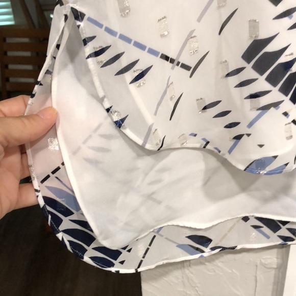 Like new! - WHBM Sleeveless Blouse - Picture 5 of 10